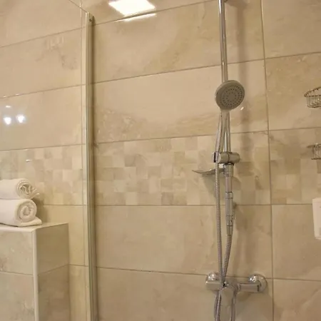 게스트하우스 Room In Bb - Room For 2 Persons In Villa Riva