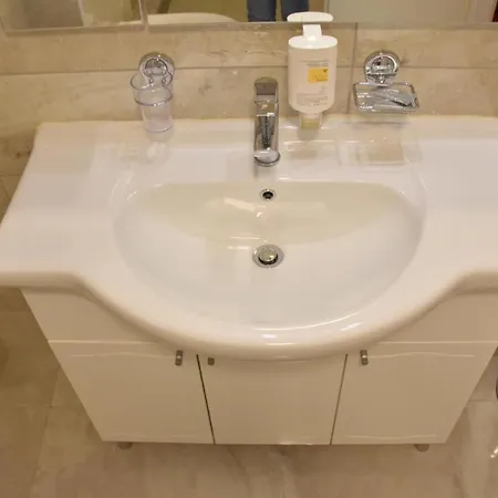 Room In Bb - Room For 2 Persons In Villa Riva 마카르스카